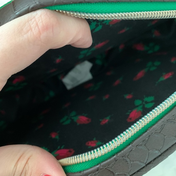 SOLD- Betsey Johnson’s Holy Guacamole handbag🥑 - Picture 4 of 4